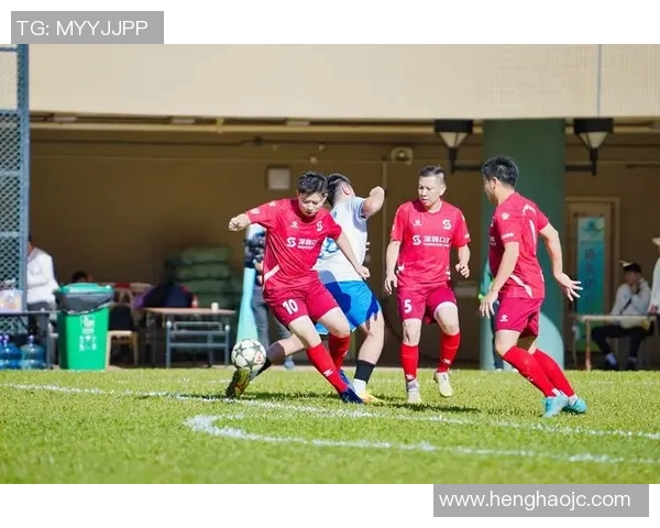 特步香港足球明星队携手青少年培养足球人才助力体育发展新篇章 特步香港足球明星队携手青少年培养足球人才助力体育发展新篇章